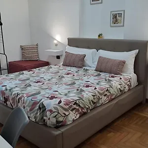 Affittacamere Royal Poerio, Napoli